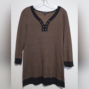 Cable & Gauge Black and Tan Knit Top
